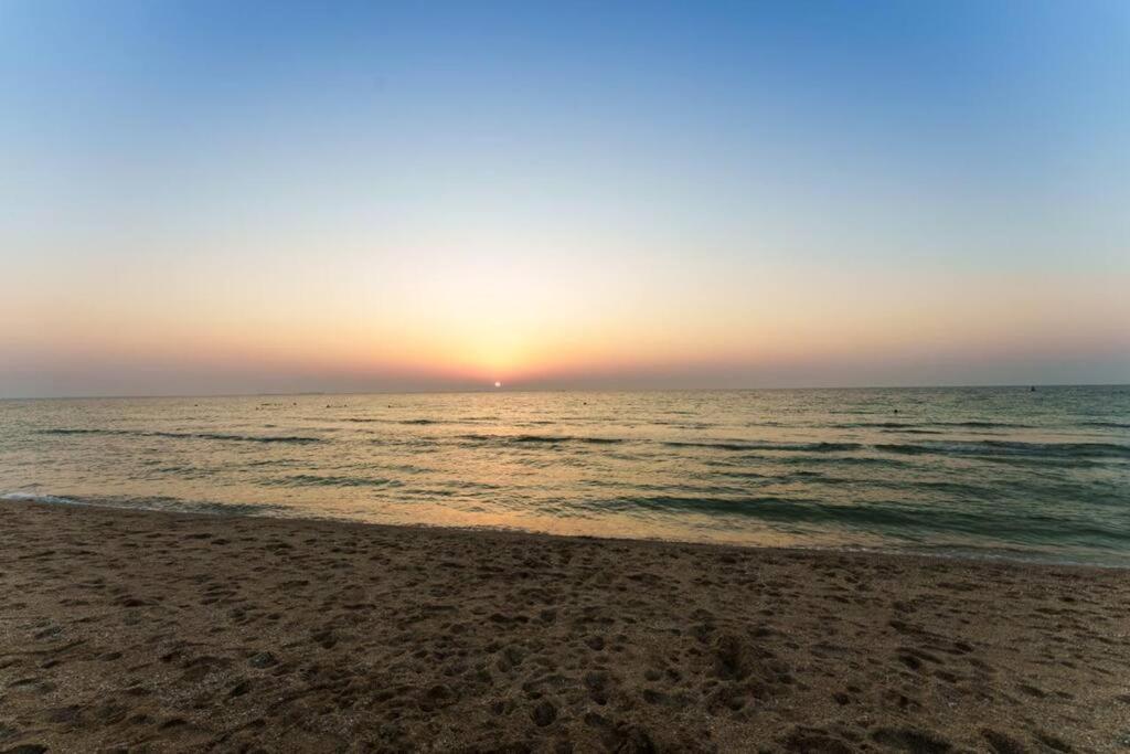 Stylish Full Sea View Apartment Dubai